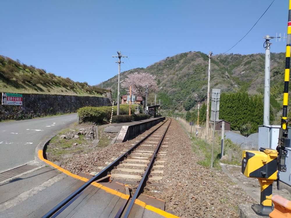 青野駅ホーム Aono station