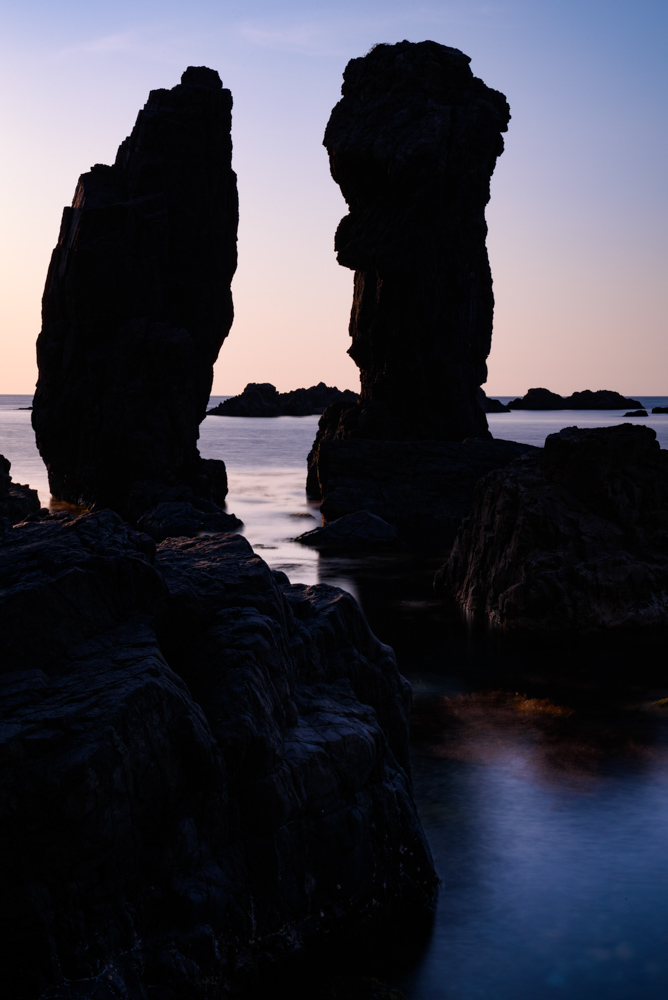 双子岩のシルエット / Silhouette of twins rocks