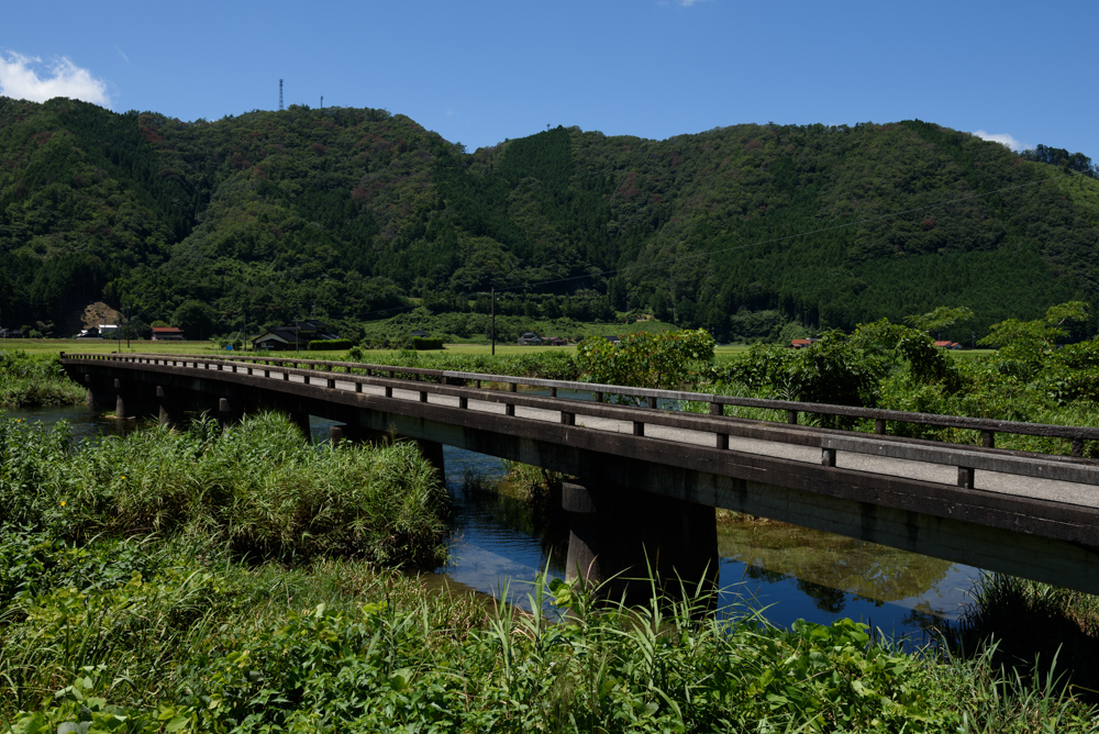 山とレトロな橋 Mountains and retro bridges 